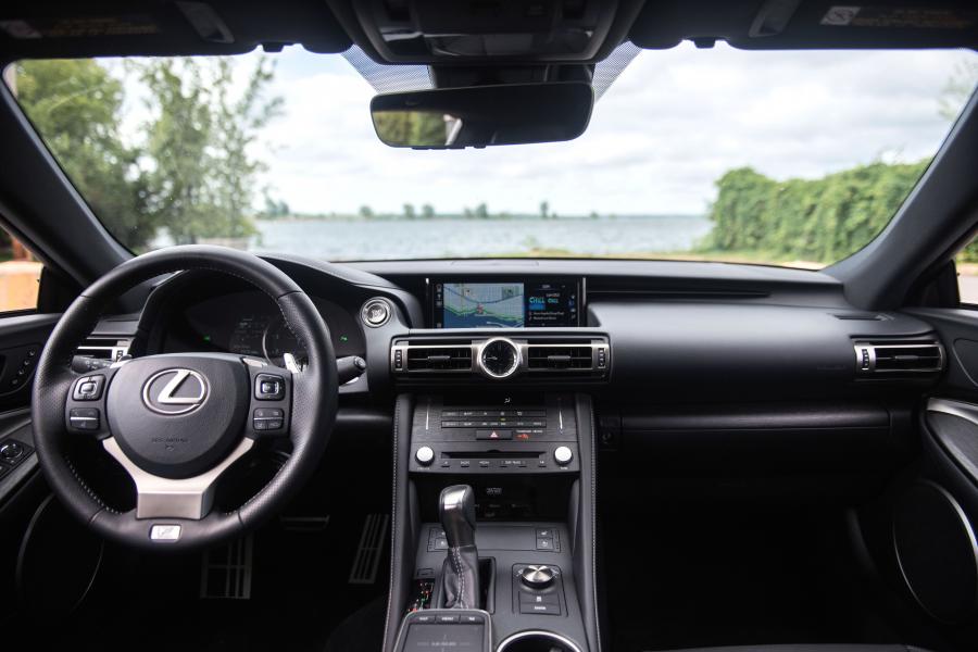Торпедо Lexus RC350 AWD F-Sport 2018 года  (NA) (фото 18 из 20)